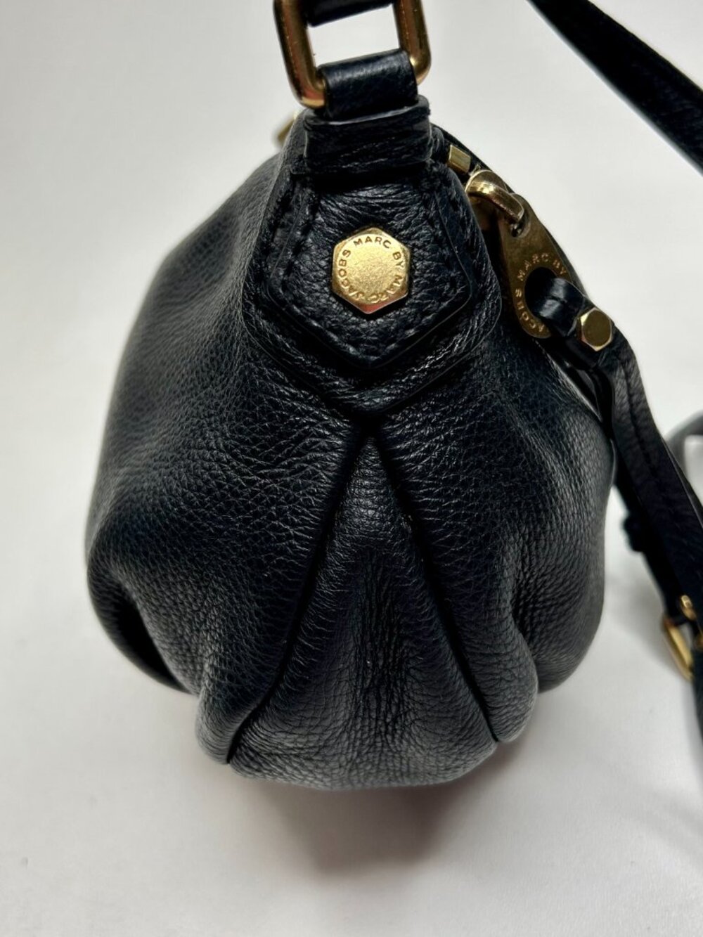 Marc by MARC JACOBS Classic Small Version Q Natasha Crossbody Black Leather Bag - Picture 4 of 12